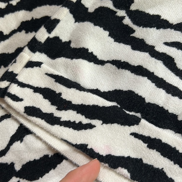 Ann Taylor LOFT Zebra print button front cardigan size Medium - Picture 11 of 12